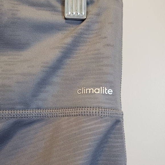 EUC Adidas Climalite Mid Rise Capri Leggings/Yoga Pants Grey Medium - Picture 3 of 9
